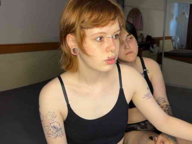 MiaAndAlicea webcam
