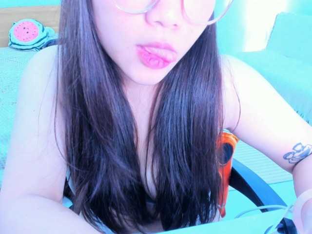 YanaPeach live cam on BongaCams