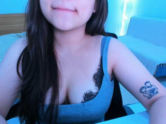 YanaPeach live cam on BongaCams