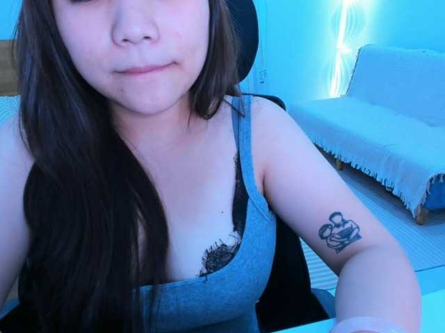 YanaPeach live cam on BongaCams
