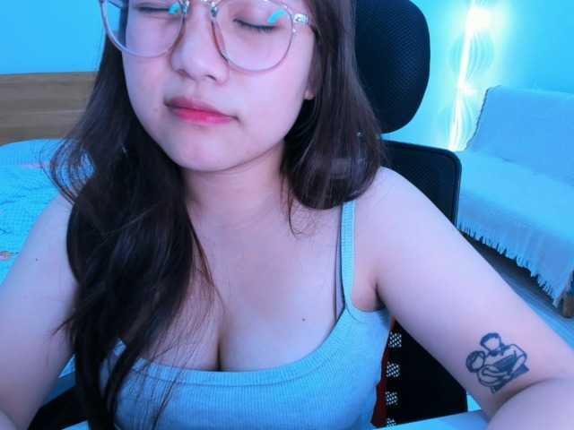 YanaPeach live cam on BongaCams