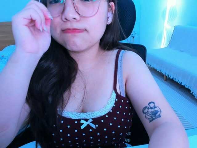 YanaPeach live cam on BongaCams