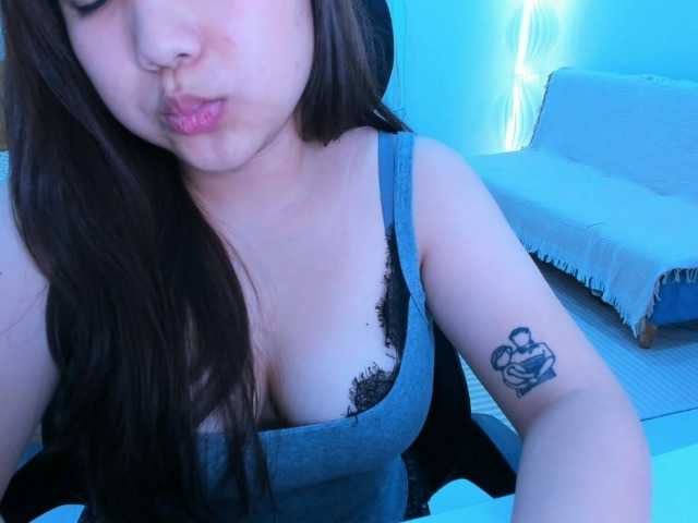 YanaPeach live cam on BongaCams