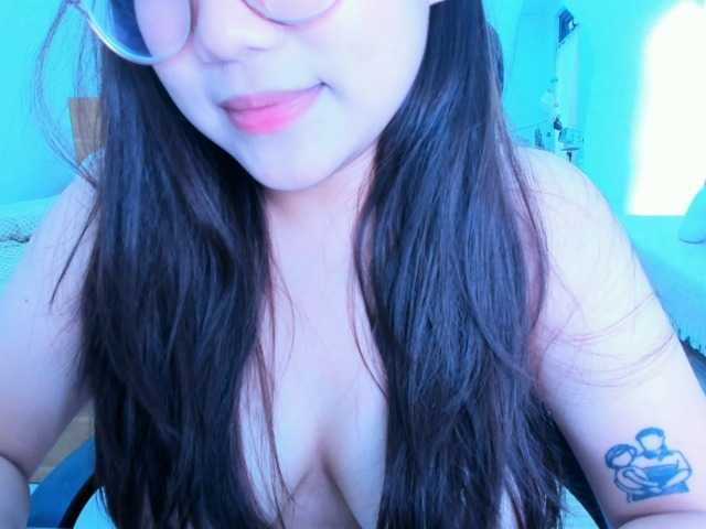 YanaPeach live cam on BongaCams
