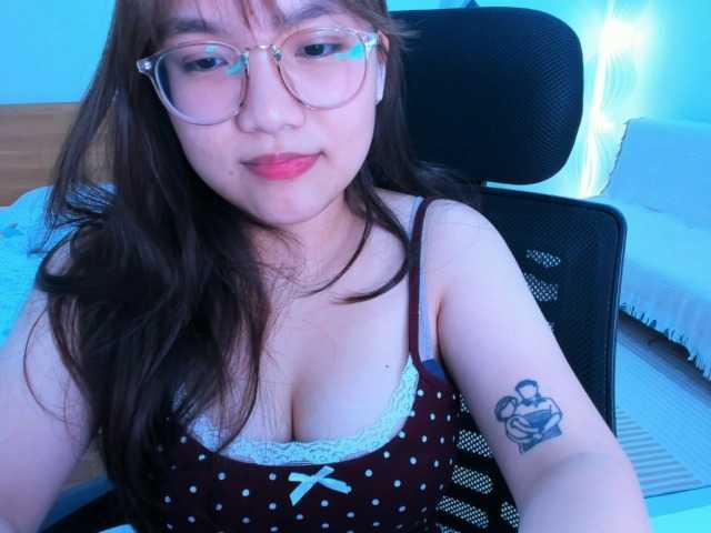 YanaPeach live cam on BongaCams
