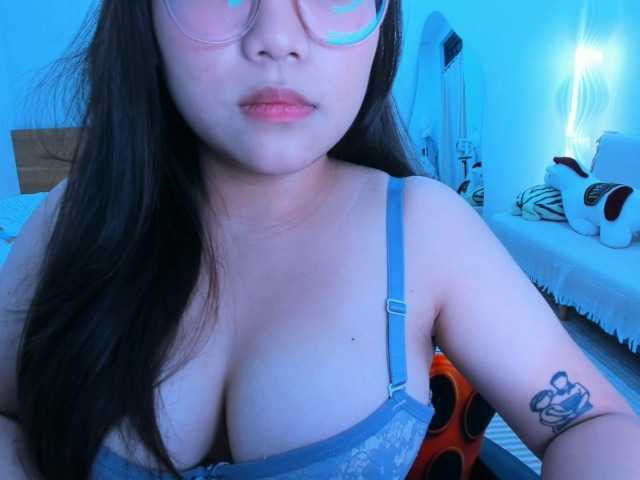YanaPeach live cam on BongaCams