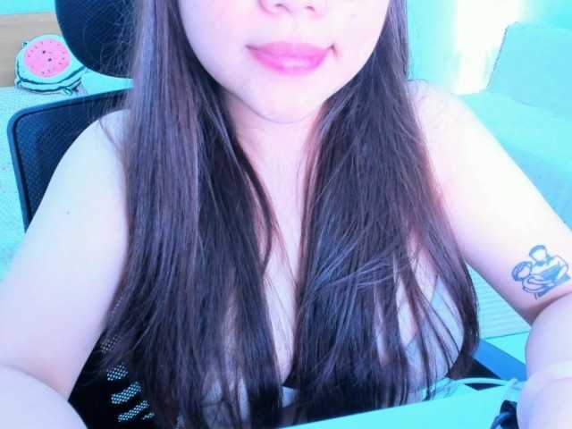 YanaPeach live cam on BongaCams
