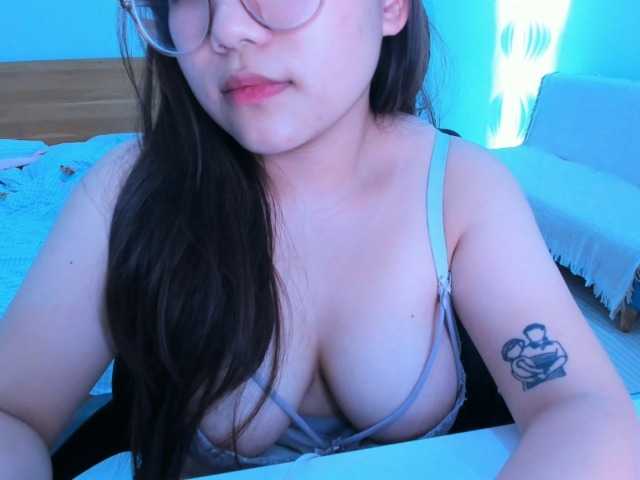 YanaPeach live cam on BongaCams