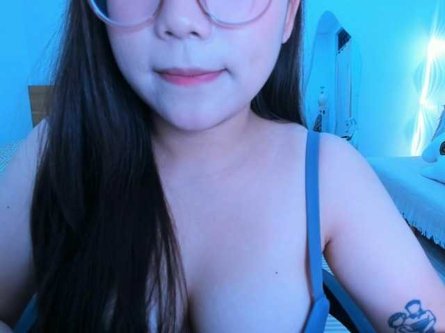 YanaPeach live cam on BongaCams