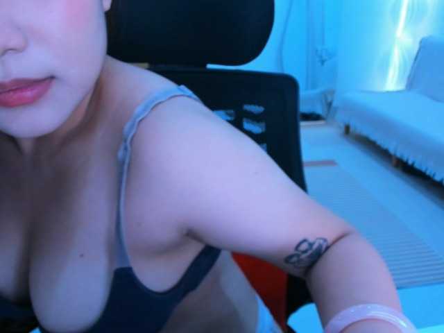 YanaPeach live cam on BongaCams