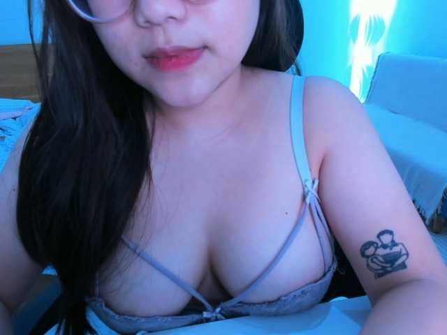 YanaPeach live cam on BongaCams