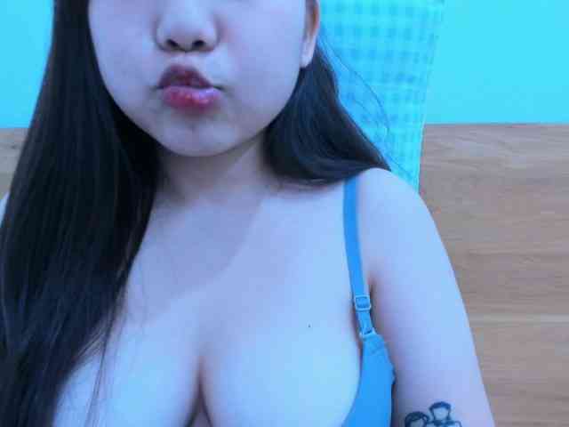 YanaPeach webcam