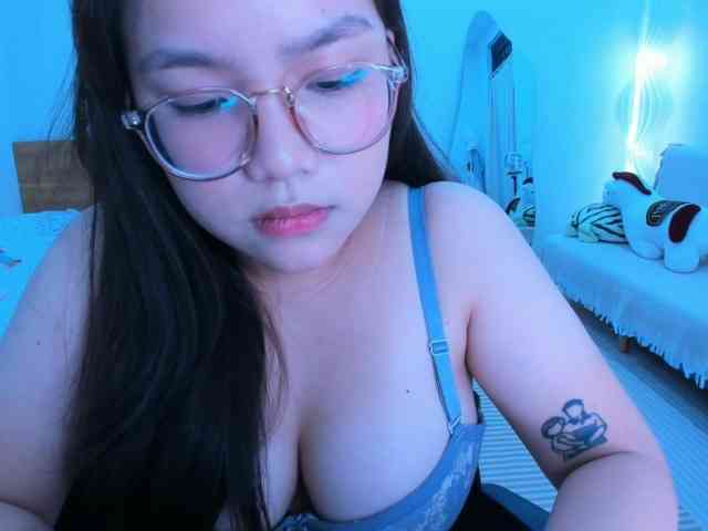 YanaPeach webcam