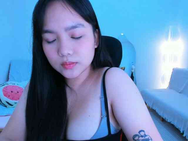 YanaPeach webcam