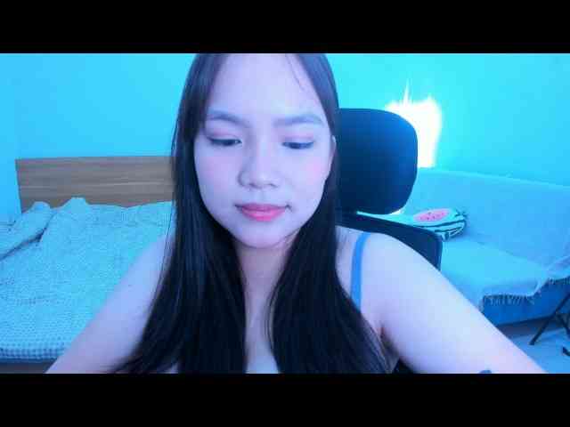 YanaPeach webcam