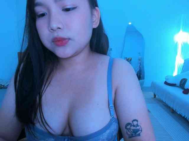 YanaPeach webcam