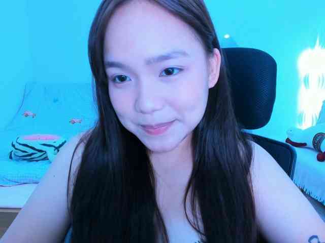 YanaPeach webcam