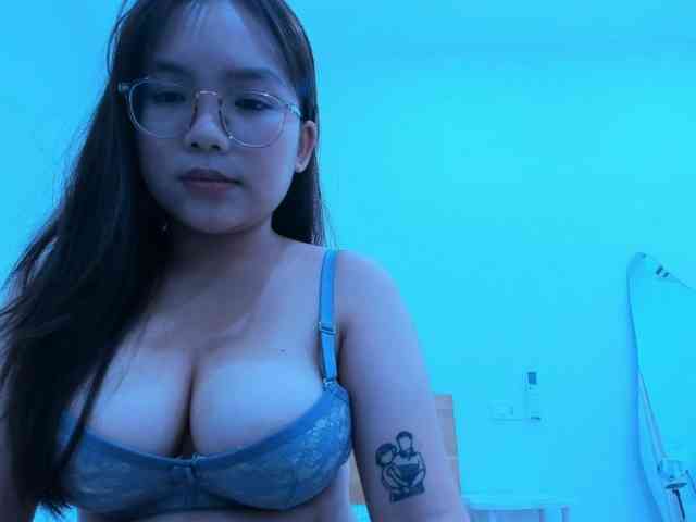 YanaPeach webcam