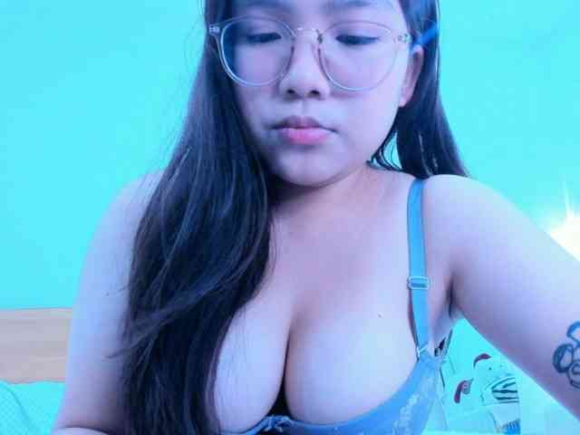 YanaPeach webcam