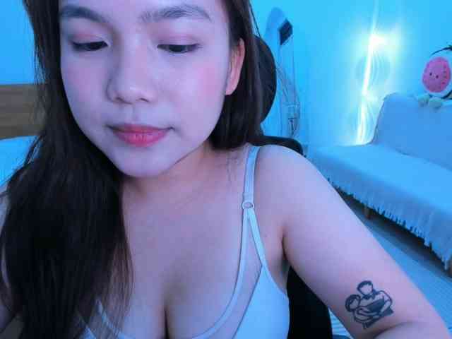 YanaPeach webcam