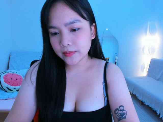 YanaPeach webcam