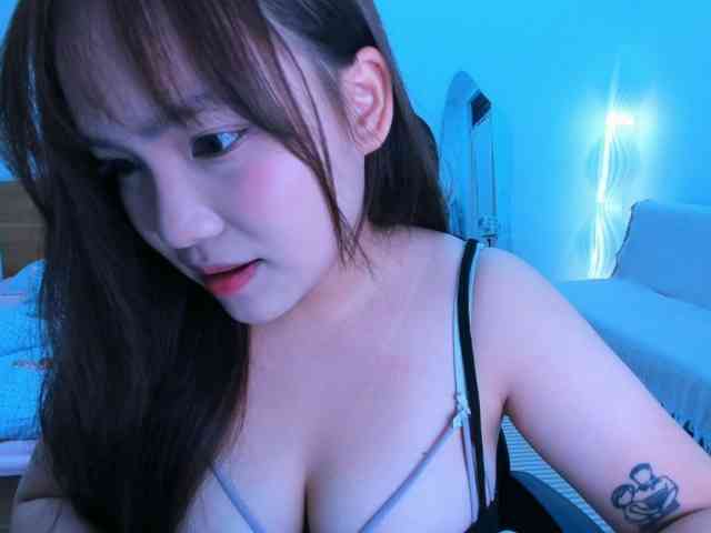 YanaPeach webcam