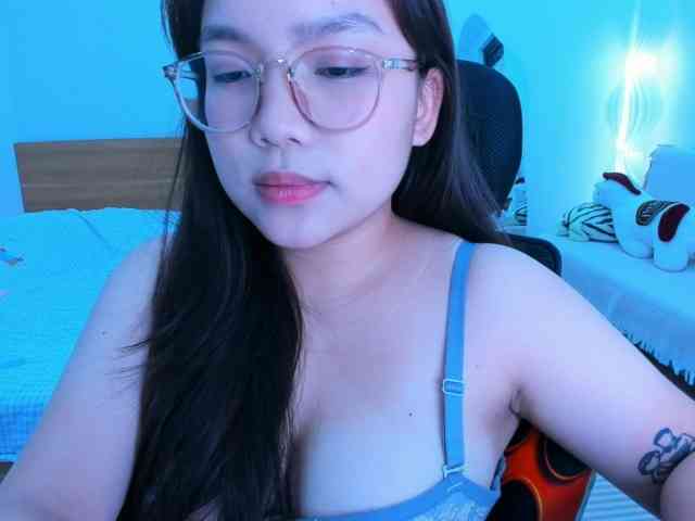 YanaPeach webcam