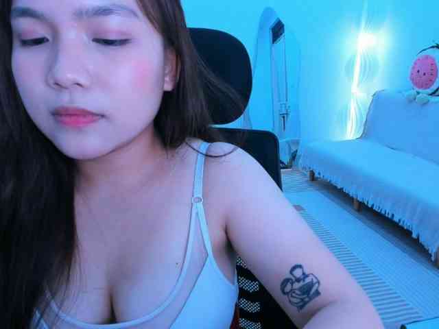 YanaPeach webcam
