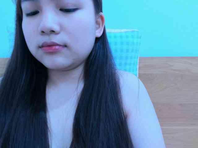 YanaPeach webcam