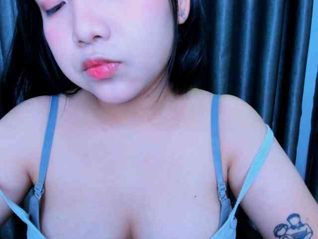 YanaPeach webcam