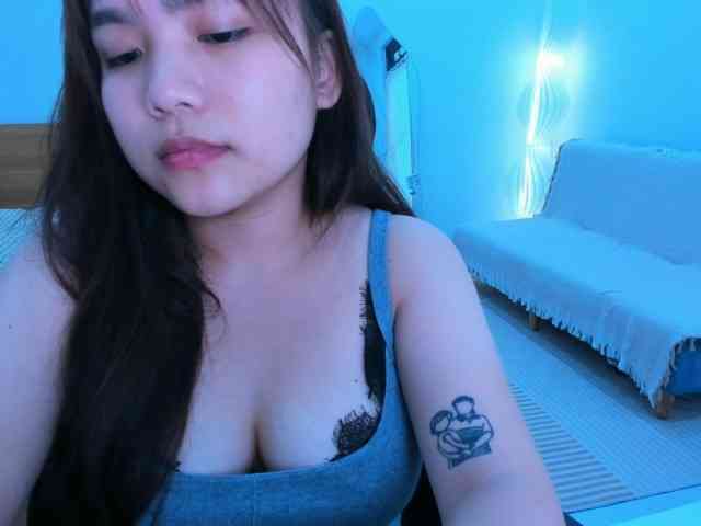 Model: YanaPeach