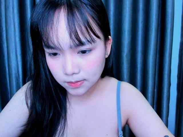 YanaPeach webcam