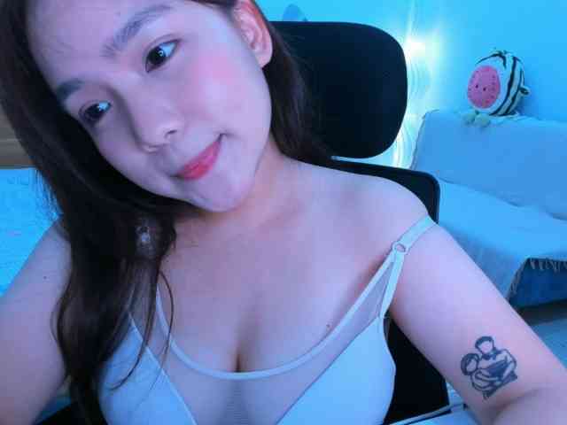 YanaPeach webcam