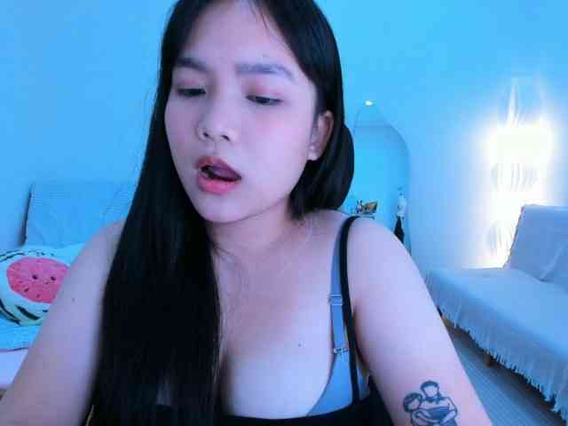 YanaPeach webcam