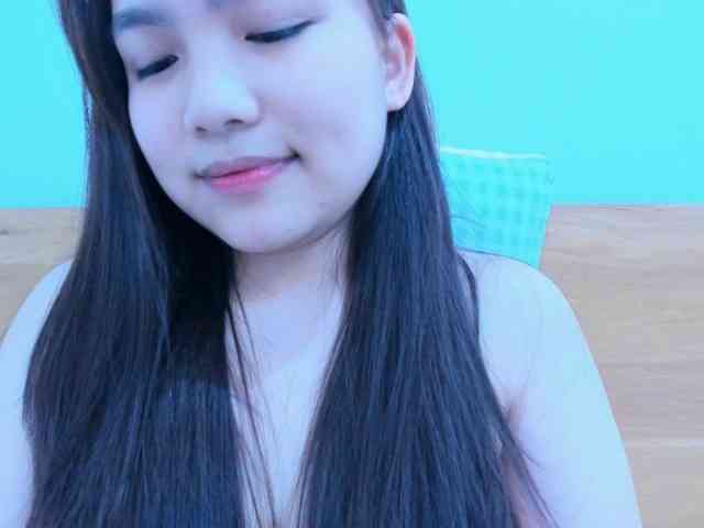 YanaPeach webcam