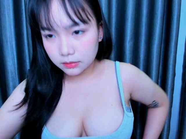 YanaPeach webcam