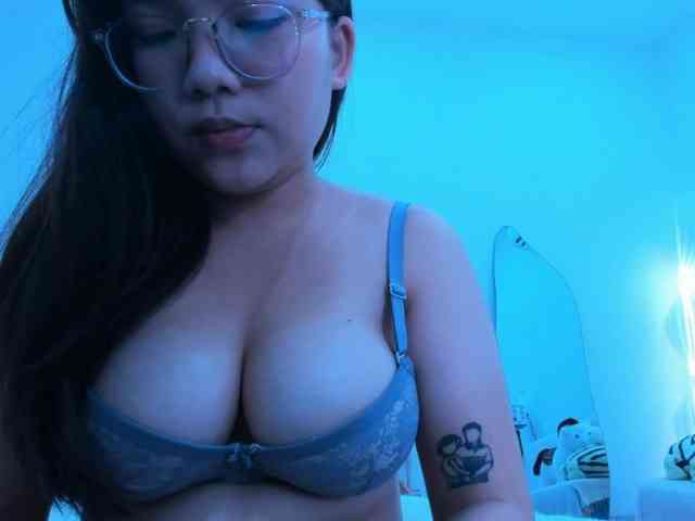 YanaPeach webcam