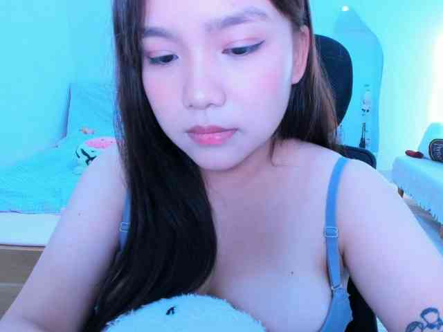 YanaPeach webcam