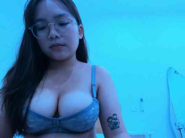 YanaPeach webcam