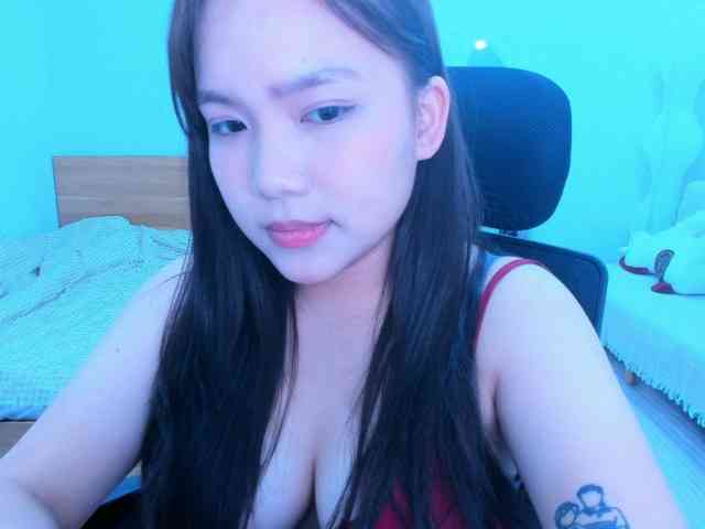 YanaPeach webcam