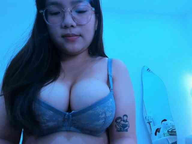 YanaPeach webcam