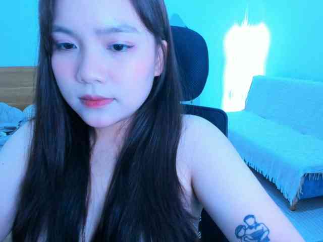 YanaPeach webcam