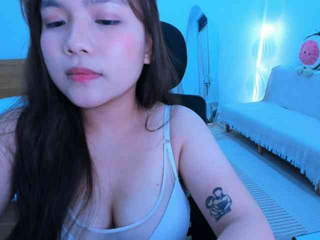 YanaPeach webcam
