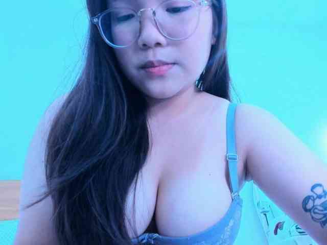 YanaPeach webcam