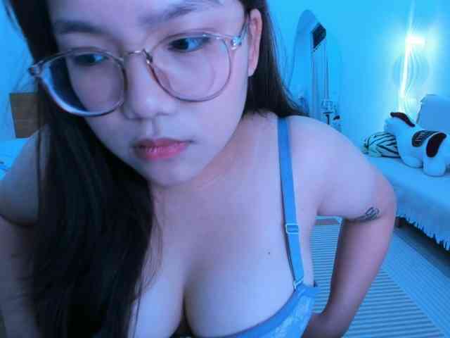 Model: YanaPeach