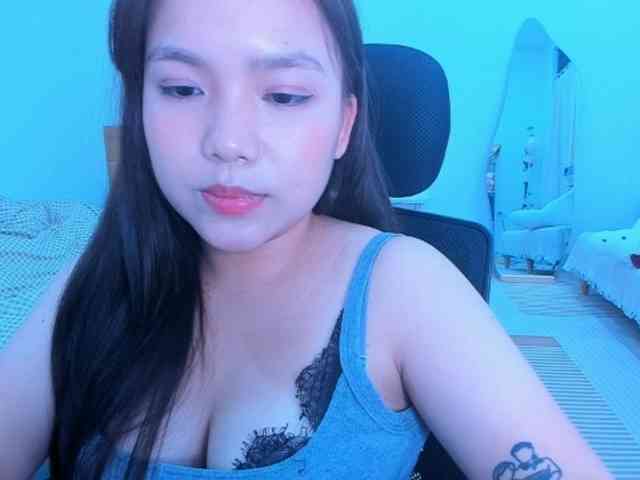 YanaPeach webcam