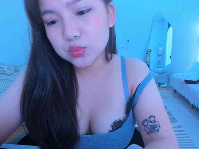 YanaPeach webcam