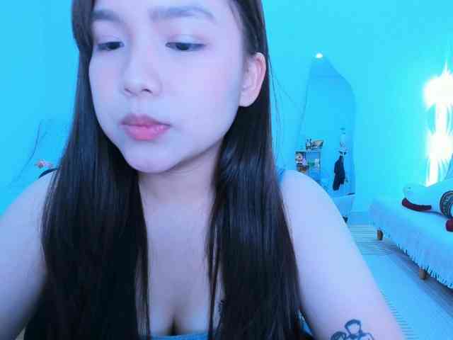 YanaPeach webcam
