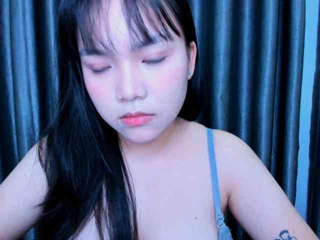 YanaPeach webcam