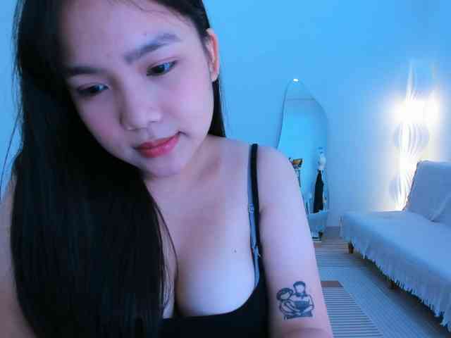 YanaPeach webcam